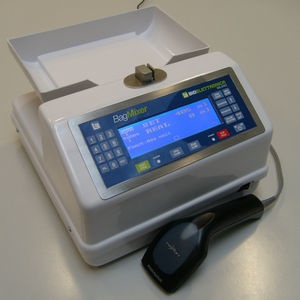 monitor per donazioni di sangue con lettori di codice a barre 1