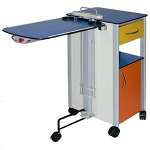 comodino con rotelle