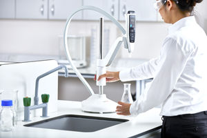 dispensatore d'acqua da laboratorio