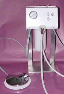 riunito odontoiatrico con portastrumenti