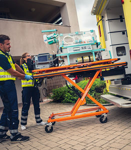 barella con carrello da trasporto