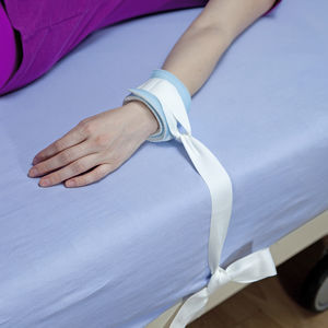 cinghia di fissaggio per letto ospedaliero 1