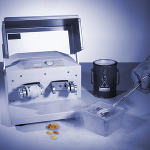 frantumatore a sfere / da laboratorio / per l'industria farmaceutica / per l'industria agroalimentare