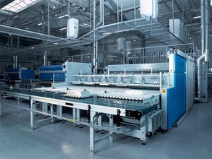 piegatrice per lenzuola con sistema di impilamento