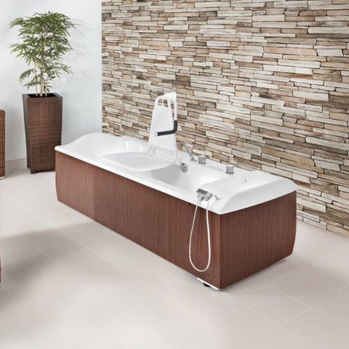 Vasca da bagno ospedaliera elettrica - Santa-Bad - Trautwein - con sedile elevatore / con seduta da bagno / regolabile in altezza