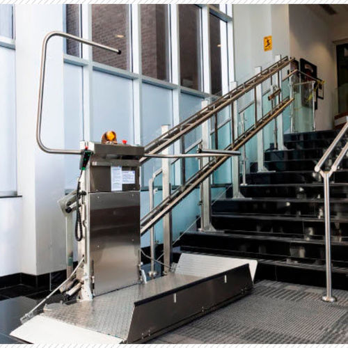Piattaforma elevatrice per sedia a rotelle - Delta - Savaria - per scala