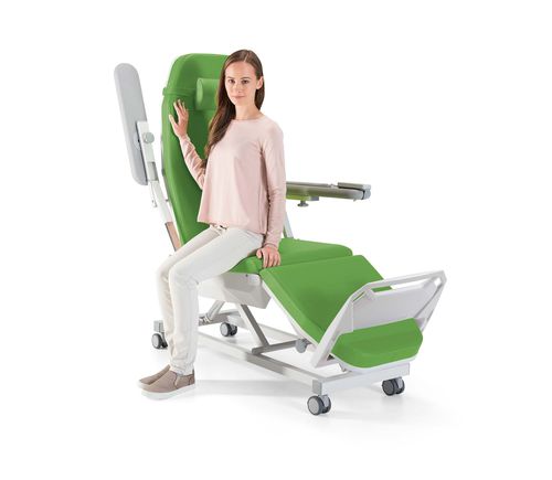 Poltrona elettrica per trattamenti clinici - SALSA® A4 - LiKAMED - a 3 sezioni / con rotelle