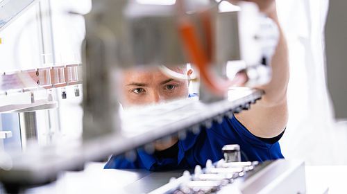 Sistema di confezionamento automatico - Körber Pharma - a pavimento / modulare / di trasportatore