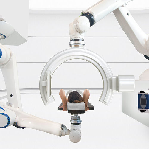 Acceleratore lineare per protonterapia con tavolo di posizionamento robotizzato - ERHA - ITEL Telecomunicazioni
