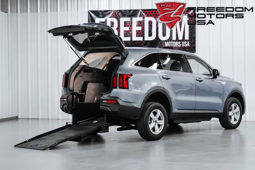 Veicolo per disabili SUV - 28214 - Freedom Motors USA - entrata posteriore