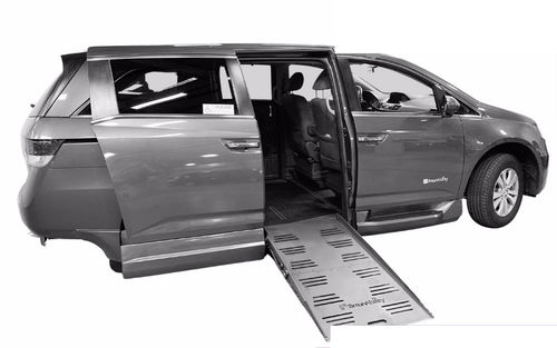 Veicolo per disabili monospazio - 28503 - Freedom Motors USA - entrata laterale