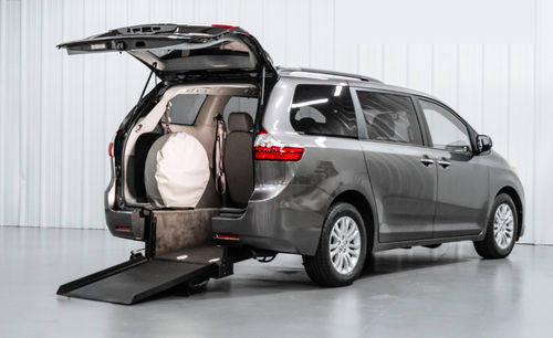 Veicolo per disabili furgone - 24160 - Freedom Motors USA - entrata posteriore