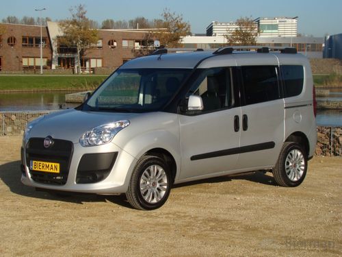 Veicolo per disabili monospazio - Doblo WAV - Bierman - entrata posteriore