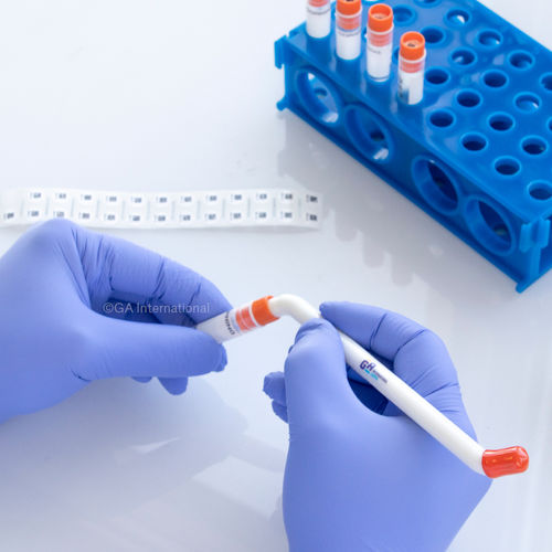 Etichettatrice per l'industria farmaceutica - PikaTAG® - GA International - per tubi da laboratorio / per flacone / manuale