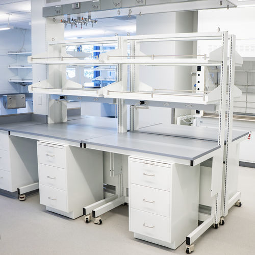 Banco da laboratorio mobile - Sigma Carts™ - Mott Manufacturing - con ripiani