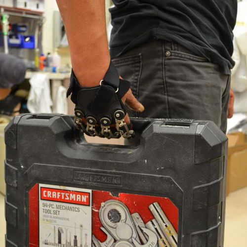 Protesi parziale di mano con comando a motore - MCPDriver™ - Naked Prosthetics - multiarticolate / per adulti