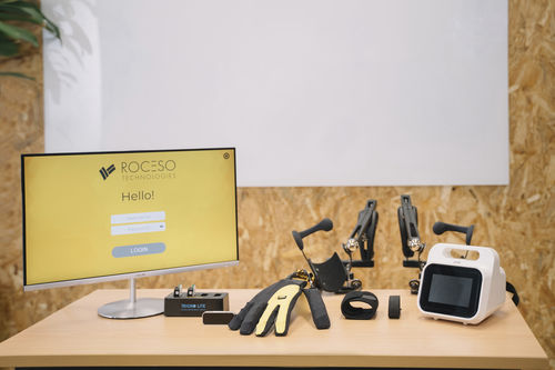 Sistema di riabilitazione della mobilità della mano - EsoGLOVE™ Myo - Roceso Technologies - informatizzato