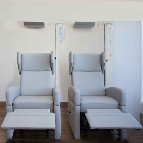 Poltrona per chemioterapia elettrica - VIANDOpflege&reg; - KRANICHConcept GmbH - a 3 sezioni / con schienale regolabile