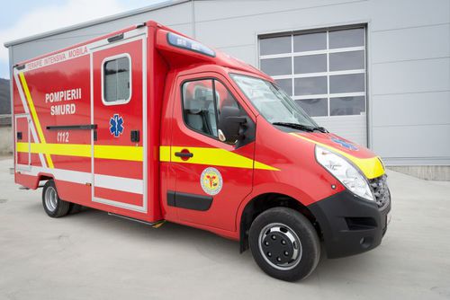 Ambulanza per terapia intensiva - Renault Master - DELTAMED SRL - con compartimenti / tipo C