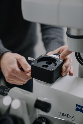 Sdoppiatore di fascio per microscopio operatorio - Custom Surgical