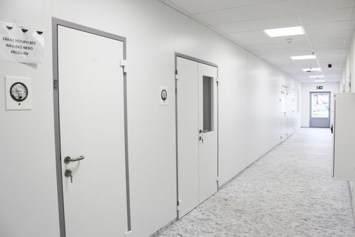 Porta per sala operatoria - 104.04 - FORCLEAN - battente / in vetro / doppia