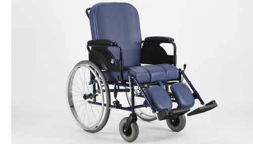 Sedia da toilette con braccioli - 9300 - Vermeiren Medical Equipment - con poggiapiedi