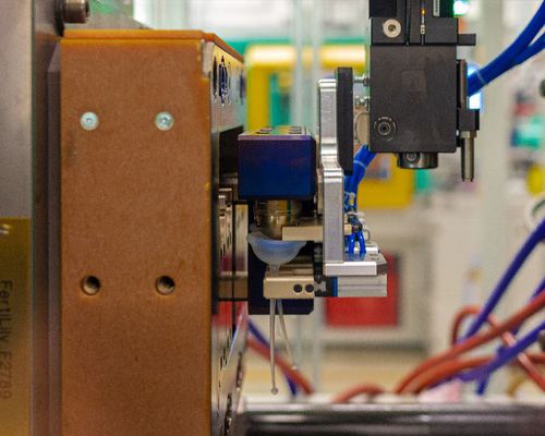 Pressa ad iniezione per PE - Silcoplast AG - per CSL / per fabbricazione di dispositivi medicali