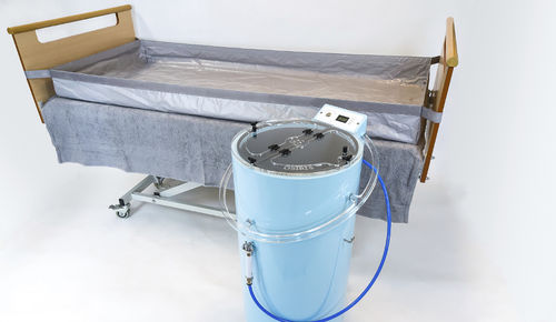 Doccia a letto mobile - OSIRIS - Synoxis - con pompa / con rotelle / con tubo di aspirazione