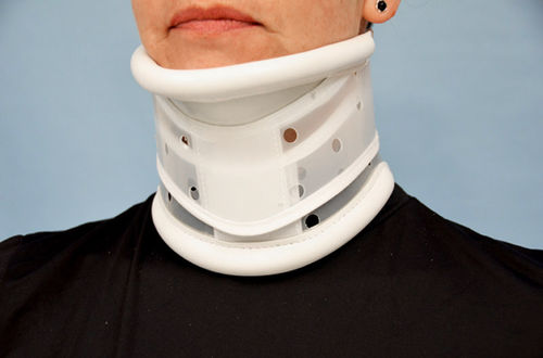 Collare cervicale semirigido - 03040 - Comercial Nespral - C3 / con mentoniera / per adulti