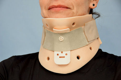 Collare cervicale Philadelphia - 03050 - Comercial Nespral - C4 / con mentoniera / per adulti
