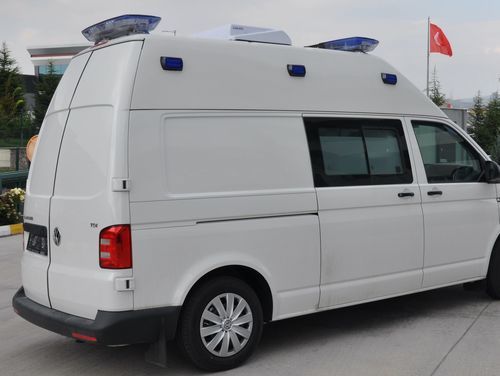 Ambulanza per rischi infettivi - Volkswagen Transporter - eos ambulance - per trasferimento di pazienti / furgone / con ossigenoterapia
