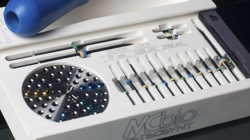Strumentario chirurgico per implantologia dentale - Osteosynt - MC Bio