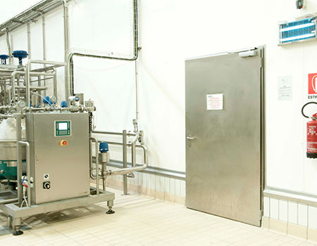 Porta di protezione - FLY  - Moreschi Chiusure Industriali S.r.l. - di isolamento / di servizio / di sicurezza