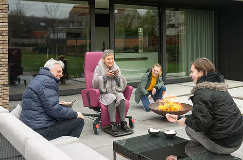 Sedia reclinabile - Ino - Moments Furniture - per adulti / con braccioli / mobile