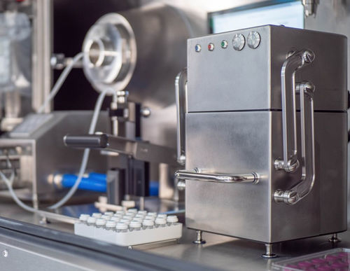 Macchina di riempimento continua - Crystal® PURE M1 - Aseptic Technologies - per liquidi / per flacone / per l'industria farmaceutica