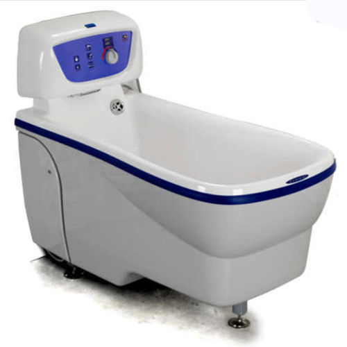 Vasca da bagno ospedaliera elettrica - Century - Arjo - regolabile in altezza / con sedile elevatore / Snoezelen