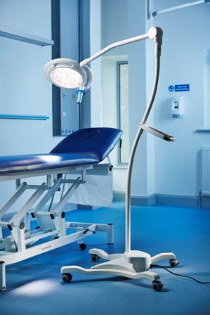 Lampada scialitica a soffitto - Astralite plus - Brandon Medical - mobile / LED / per piccola chirurgia