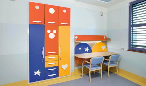 Sala trattamenti per struttura sanitaria - MIKI FURNISHING - Favero Health Projects - pediatrico / modulare