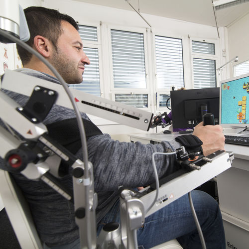 Sistema di riabilitazione della mobilità degli arti superiori - Armeo®Spring - Hocoma  - robotizzato