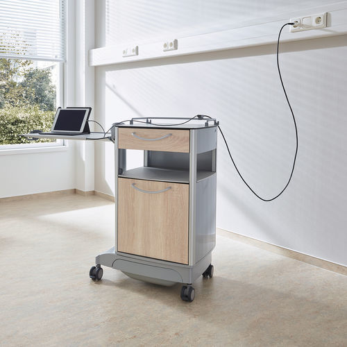 Comodino con rotelle - Vitano - Stiegelmeyer GmbH & Co. KG - con tavolino servitore integrato / con cassetti / con vano frigorifero