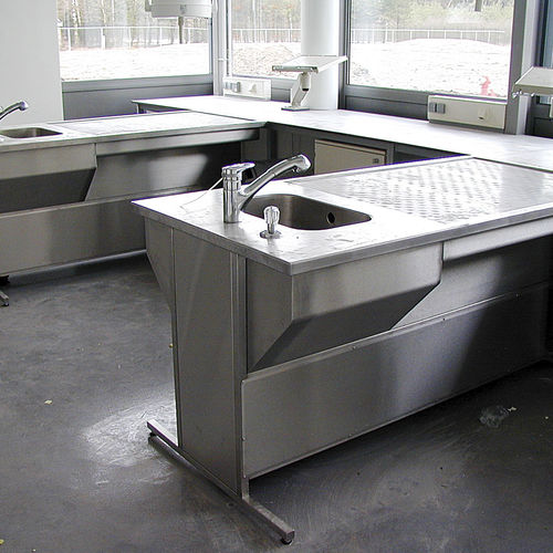 Workstation da laboratorio per macroscopia - UCS-E-1500-D - KUGEL medical GmbH & Co. KG - per preparazione di campioni / da terra / con ventilazione discendente