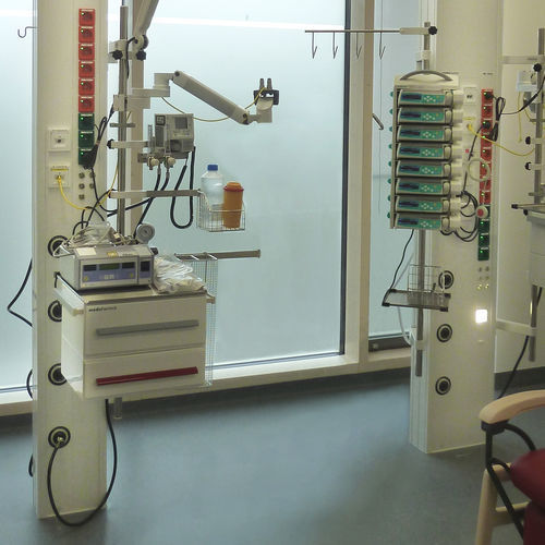 Colonnina di distribuzione a muro - MS 1054 - modul technik - per terapia intensiva / con ripiani / con colonne