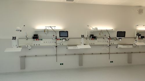 Trave testaletto a muro - IV 1054 - modul technik - orizzontale / per reparto di terapia intensiva / personalizzabile
