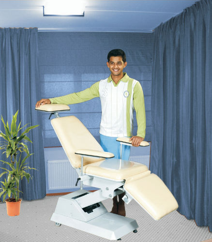 Poltrona elettrica per trattamenti clinici - Cosmo  - V-Care Medical Systems  - 3 sezioni / ad altezza regolabile
