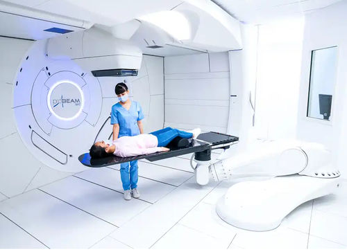 Ciclotrone per protonterapia con tavolo di posizionamento robotizzato - ProBeam 360° - Varian Oncology - con scanner a raggi X integrato