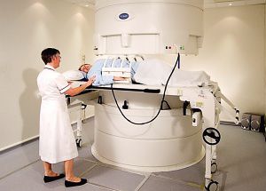 Sistema MRI per tomografia total body - Fonar Corporation - a medio campo / aperto