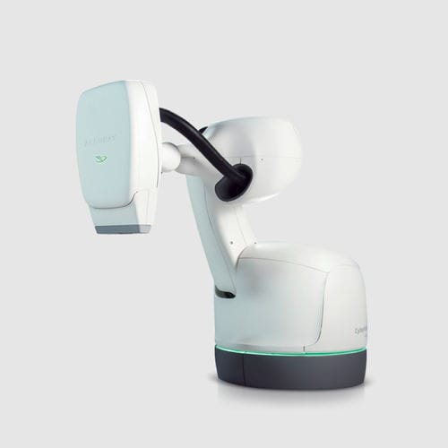 Acceleratore lineare di particelle radioterapia stereotassica - CyberKnife® M6™ - Accuray - per radioterapia iprofrazionata / con tavolo di posizionamento robotizzato / con braccio robotico multiasse