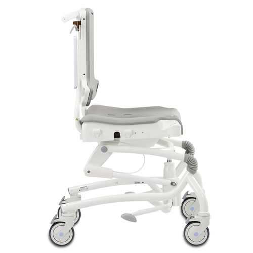 Sedia da doccia con schienale - R82 Heron - Etac - con rotelle / con apertura igienica / con poggiapiedi