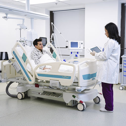 Letto da ospedale - Jiangsu Saikang Medical Equipment - elettrico / ad altezza regolabile / con rotelle