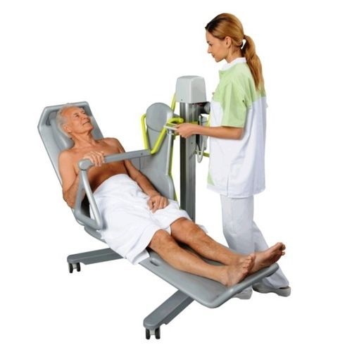 Sedile per doccia con rotelle - Novum 2000 - SCEMED - con poggiapiedi / con apertura igienica / con schienale